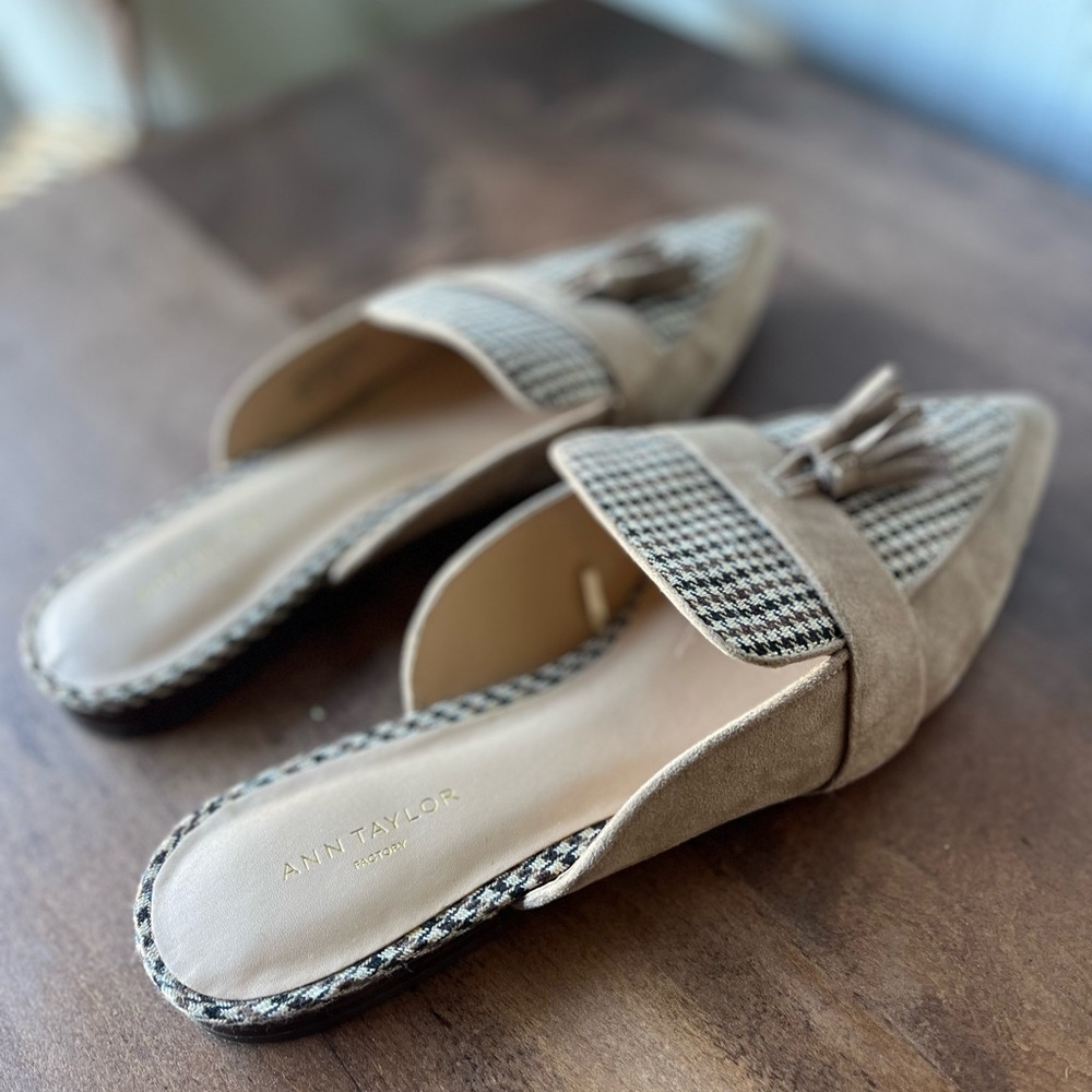 Ann Taylor Shoes Womens 7.5 M Mules Plaid Tan Brwn Tassel Slip on Career Comfort - Picture 7 of 7